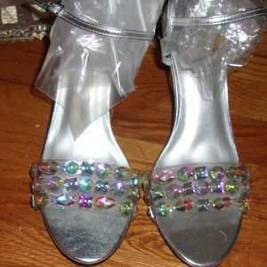 *SALE*  Touch-Ups-Silver-Heeled-Sandal-Shoe-W/-Aur